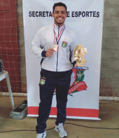 AE3EEF00-8E72-46CC-891F-5D71F2A2A8F7